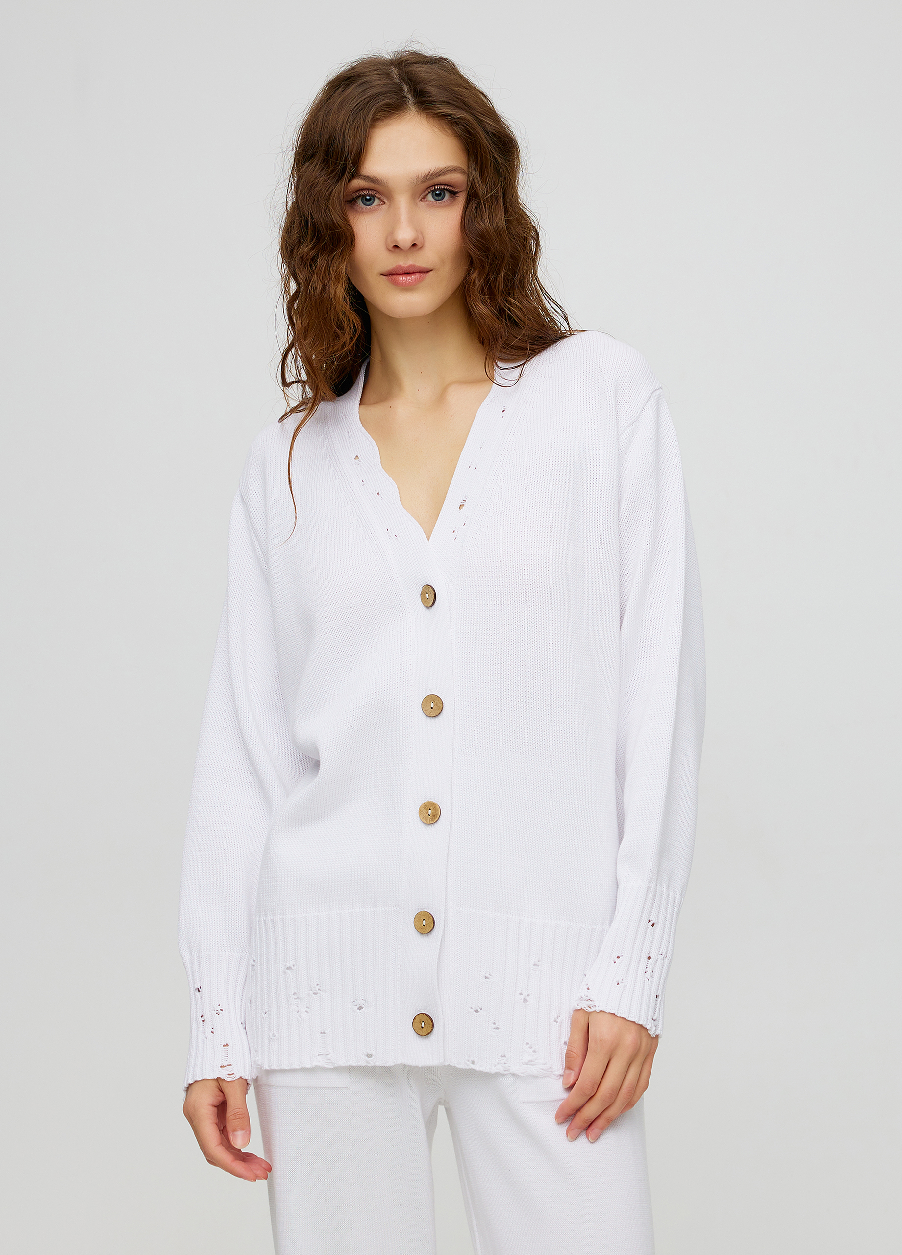 White cardigan with buttons 5003 | В'язаний трикотажний жіночий
