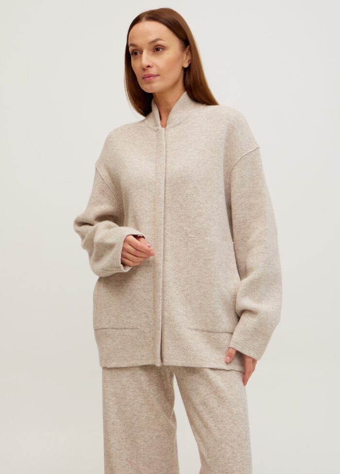 Бежевий жакет з напіввовни ягняти 5108