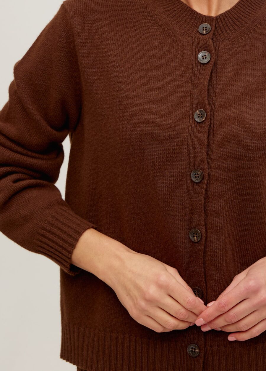 Жіночий базовий шоколадний в’язаний жакет кардиган на ґудзиках 5106-Жакети та Кардигани_Колекції_2
