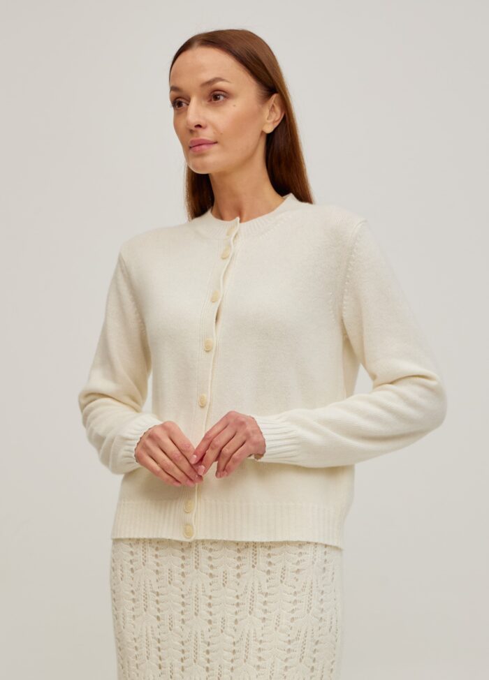 Жіночий базовий молочний в’язаний жакет кардиган на ґудзиках 5106