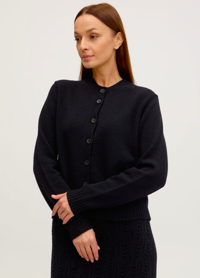 Жіночий базовий чорний в’язаний жакет кардиган на ґудзиках 5106