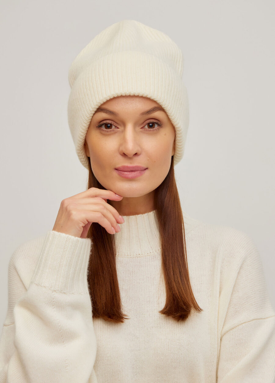 ШАПКА МОЛОЧНА зимова з вовни ягняти з відворотом 5117-Осінь-Зима_Аксесуари_2