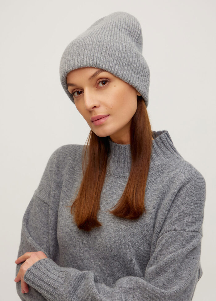ШАПКА СВЕТО-СЕРАЯ зимняя из шерсти ягненка с отворотом 5117