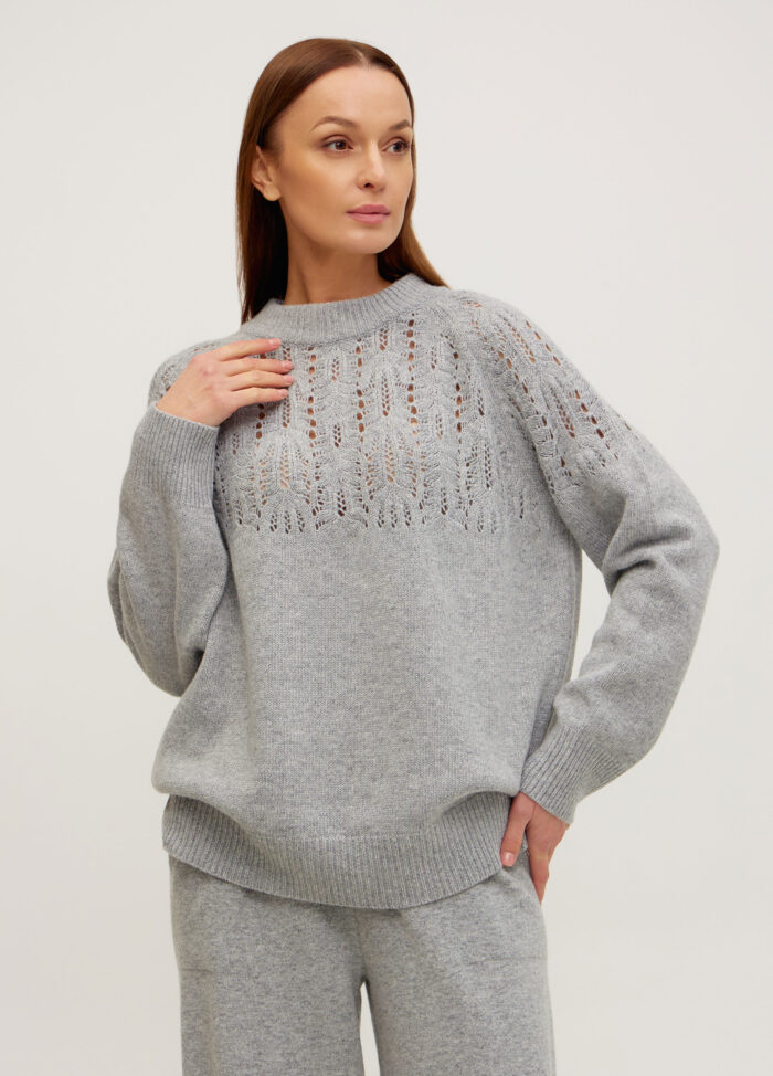 Світло-сірий в’язаний ажурний джемпер з вовни ягняти 5092