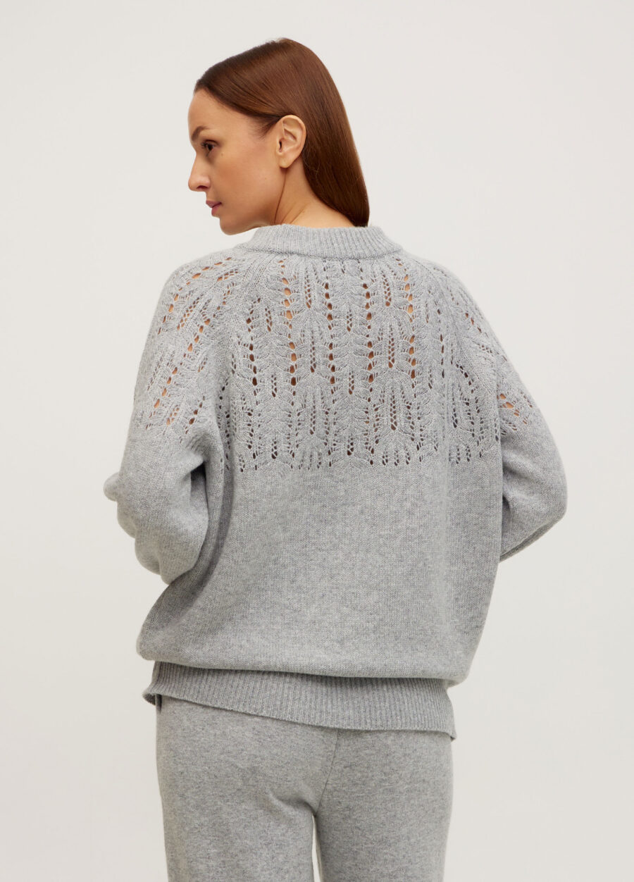 Світло-сірий в’язаний ажурний джемпер з вовни ягняти 5092-Осінь-Зима_Одяг_3