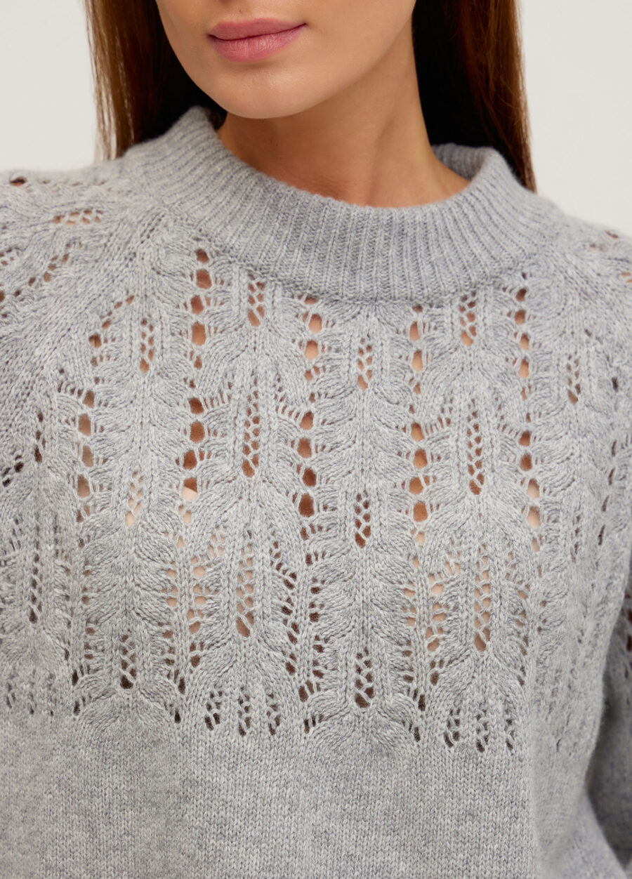 Світло-сірий в’язаний ажурний джемпер з вовни ягняти 5092-Осінь-Зима_Одяг_2