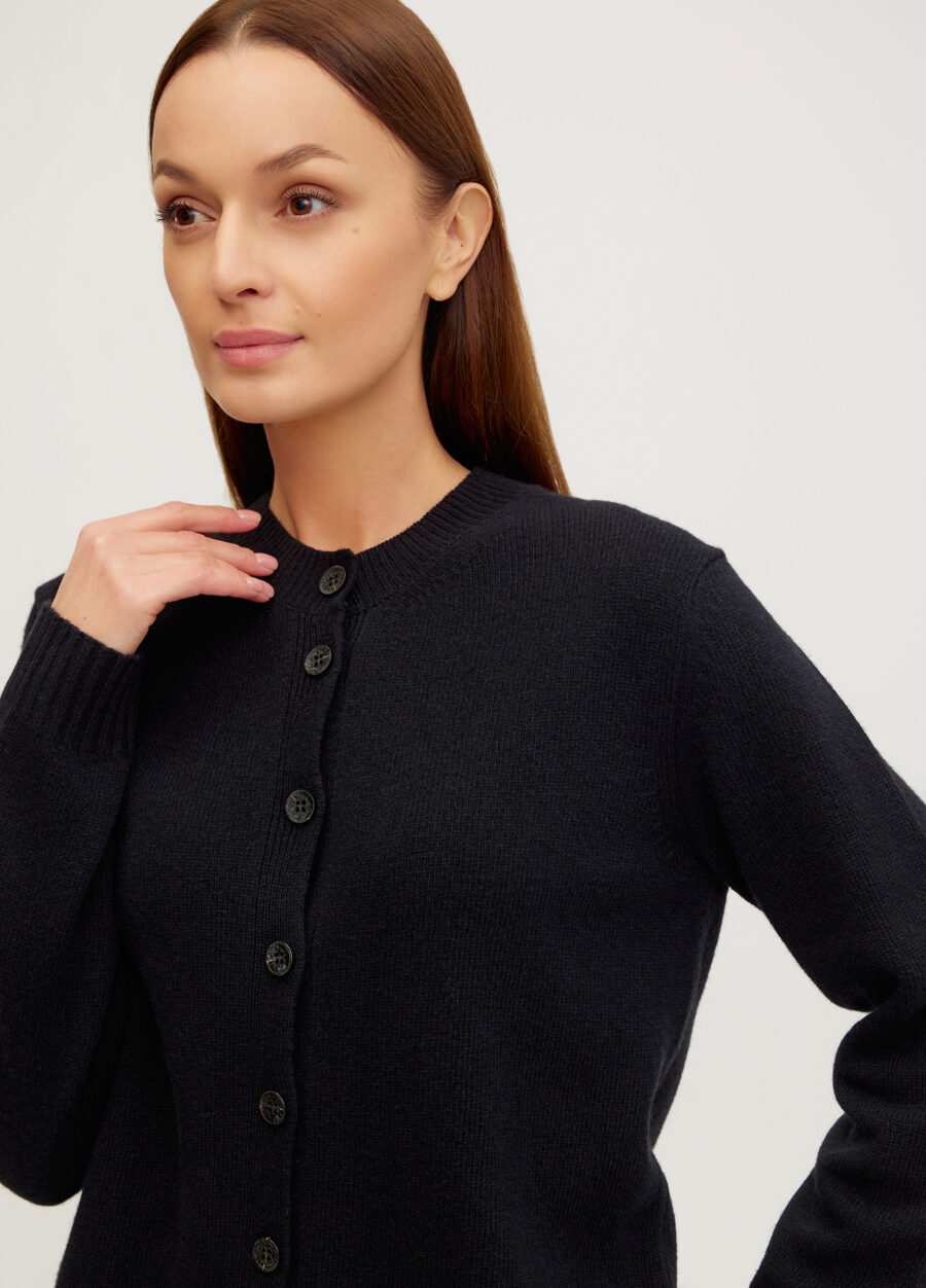 Жіночий базовий чорний в’язаний жакет кардиган на ґудзиках 5106-Жакети та Кардигани_Осінь-Зима_2