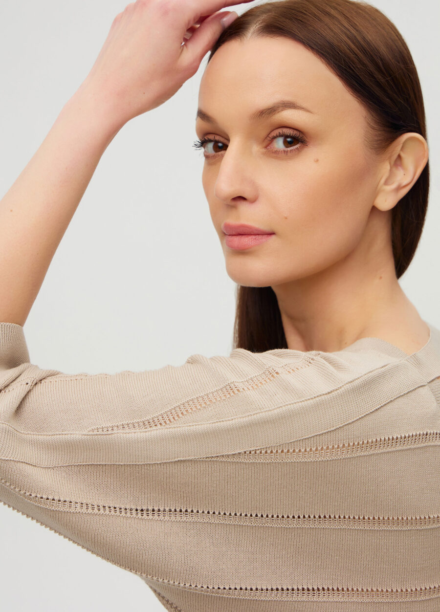 ДЖЕМПЕР БЕЖЕВИЙ з V-подібним вирізом на спині 6012-Колекції_Одяг_3